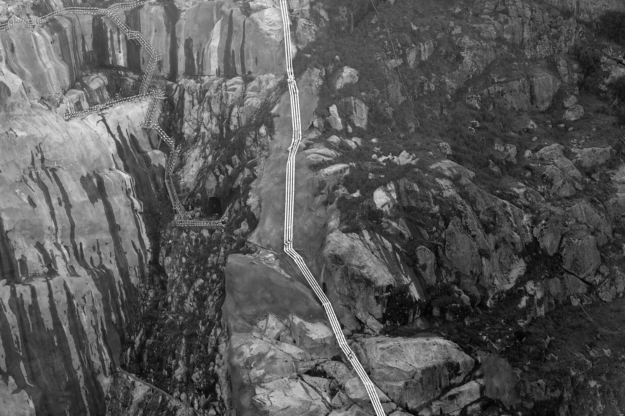 Carina Martins - Hub-structures - Baixo Sabor dam being constructed