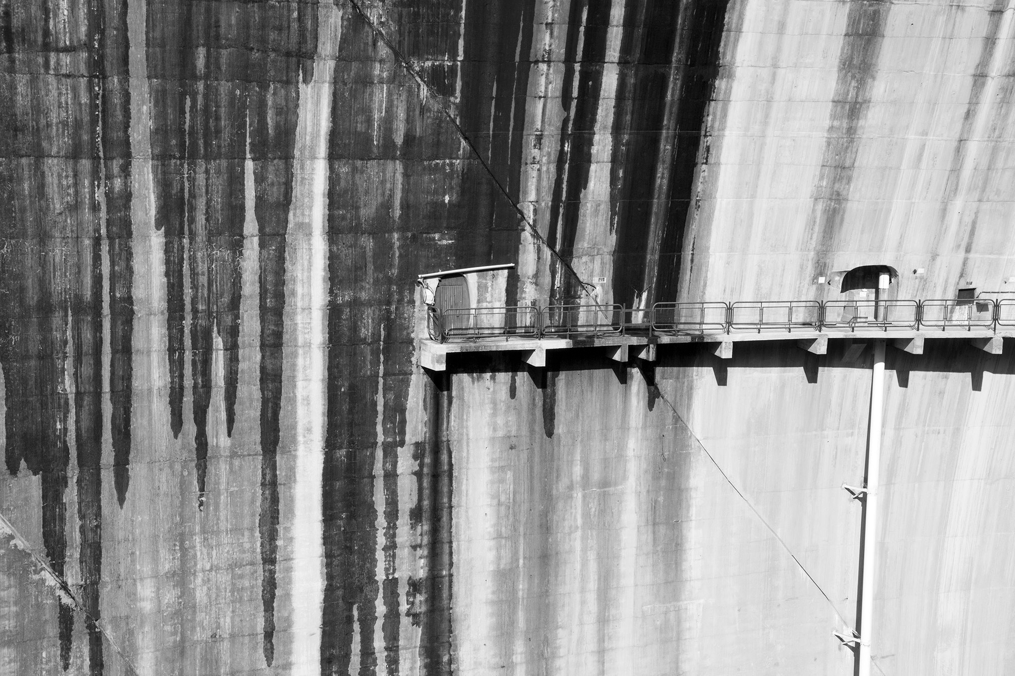 Carina Martins - Hub-structures - window in Aguieira dam