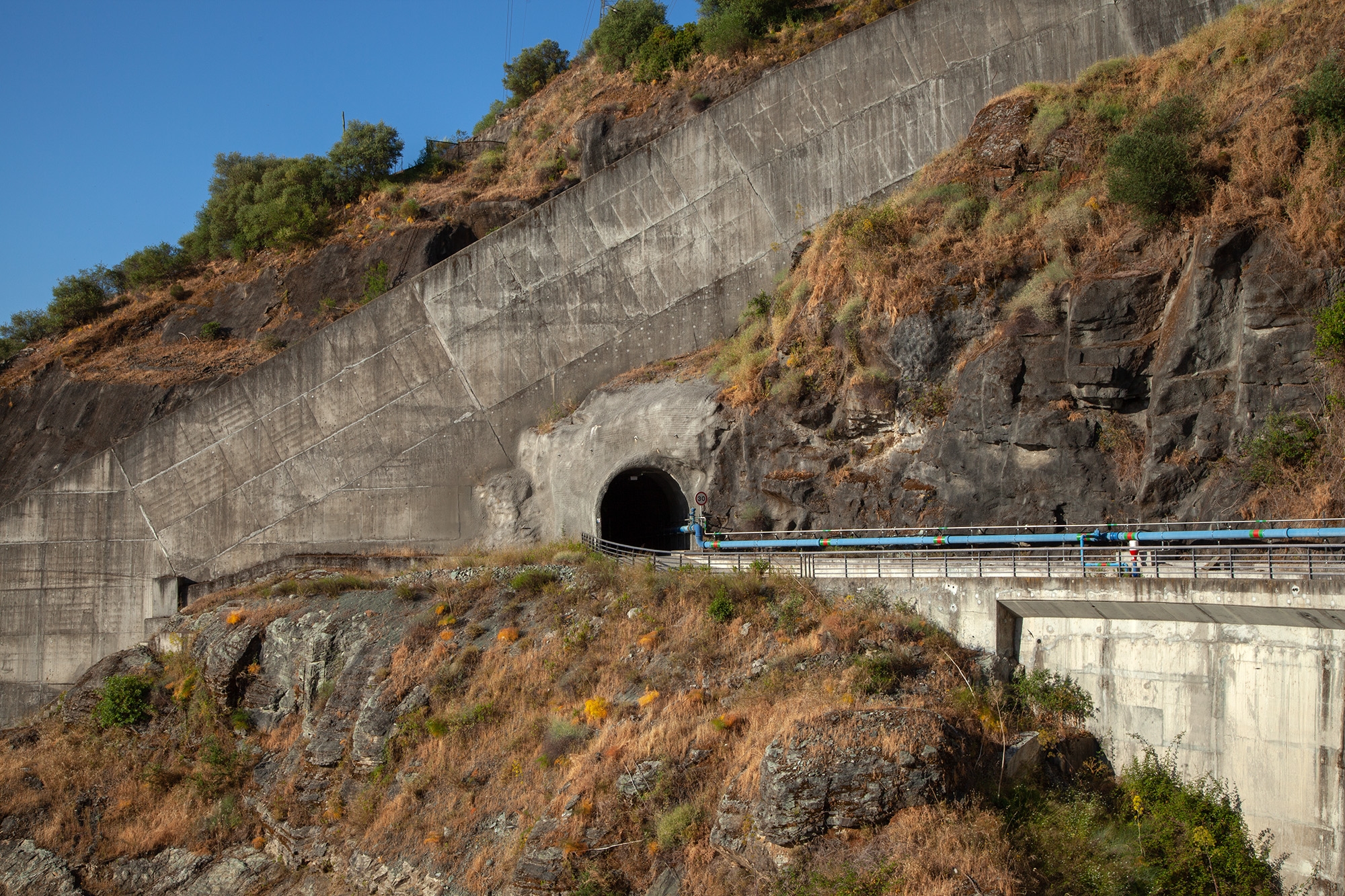 Carina Martins - Vortex - Túnel numa montanha