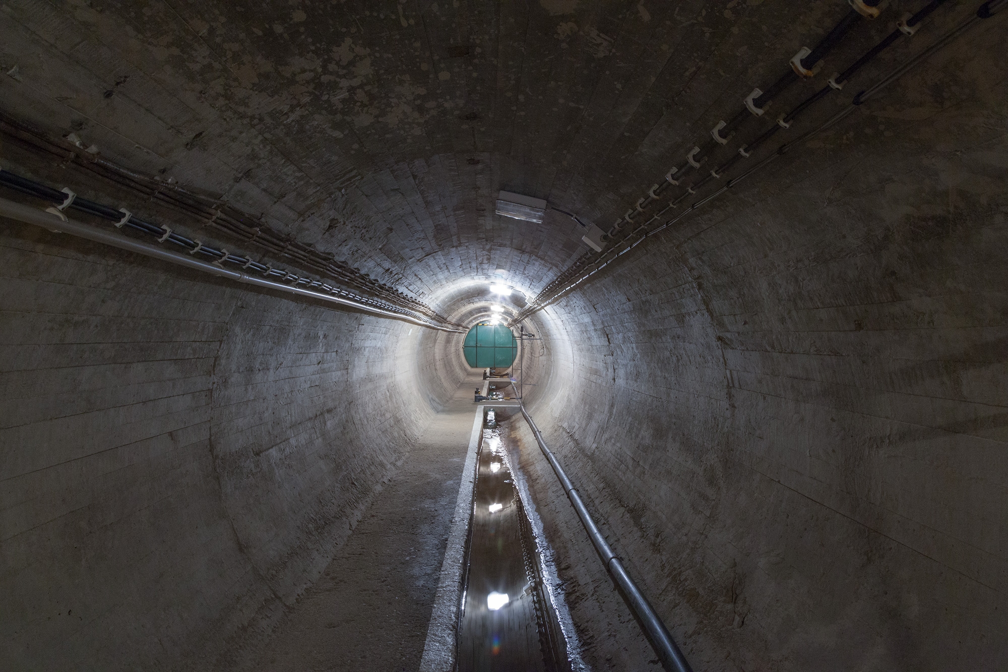 Carina Martins - Vortex - Túnel numa barragem